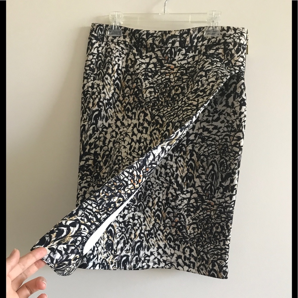 ♦️Bar III Multi Color & Pattern Skirt♦️